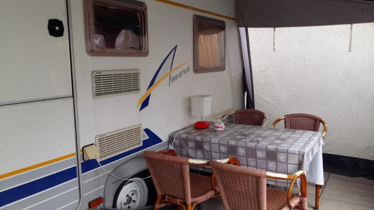 Caravans Magda Niechorze Eksteriør billede